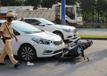 Cho người chưa đủ tuổi mượn xe máy gây tai nạn xử lý thế nào?