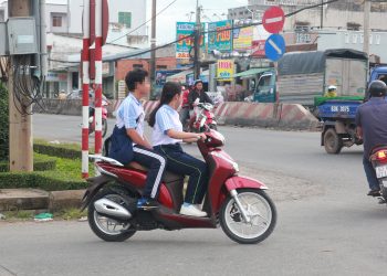 Dưới 16 tuổi đi xe máy bị phạt bao nhiêu tiền năm 2022?