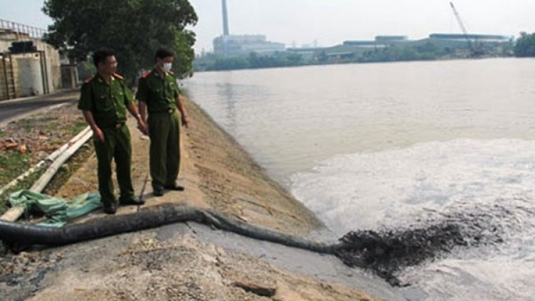 Hành vi xả nước thải chưa xử lý ra sông