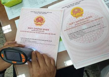 Người có hành vi vi phạm dẫn đến cấp sổ đỏ trái pháp luật bị xử lý ra sao