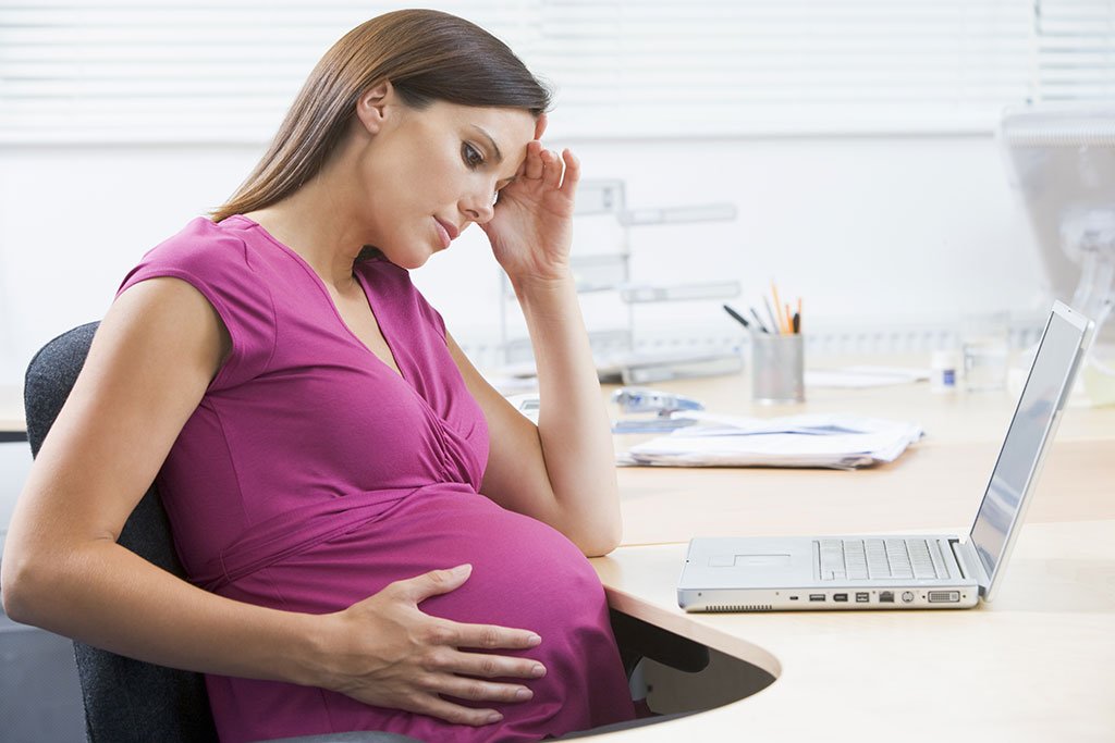 Người lao động nữ mang thai hộ được phép nghỉ khám thai mấy lần