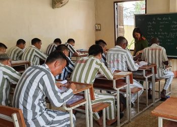 Phạm nhân có được dùng điện thoại không