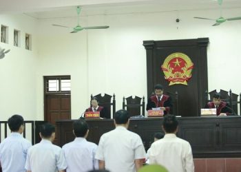 Phiên tòa hình sự được hoãn mấy lần?