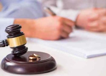 Sống chung như vợ chồng với người đã nộp đơn ly hôn thì có phạm pháp?