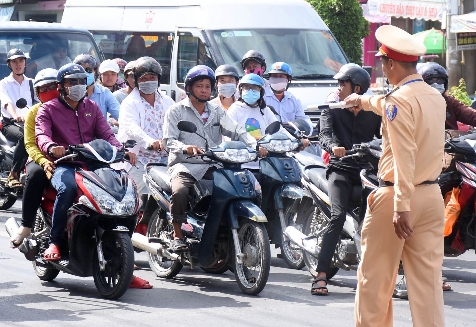 Vi phạm hình sự về bảo đảm trật tự an toàn giao thông là gì?