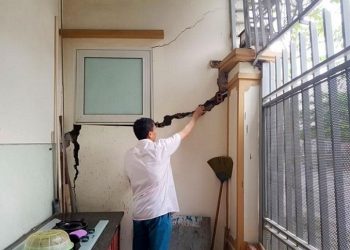 Xây nhà làm nứt nhà bên cạnh có phải bồi thường không?