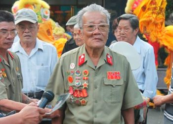 Chế độ nào sau đây không phải chế độ ưu đãi người có công với cách mạng?