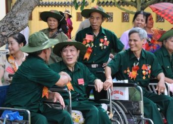 Con của người có công với cách mạng được hưởng chế độ gì?