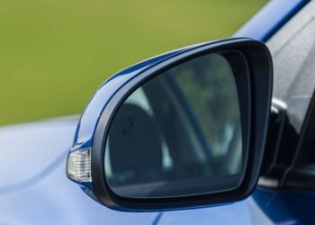 Không có gương chiếu hậu bên trái phạt bao nhiêu tiền?