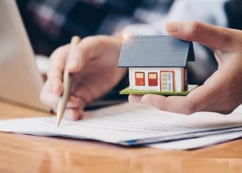 Anh chị em cho tặng quyền sử dụng đất có phải đóng thuế không?