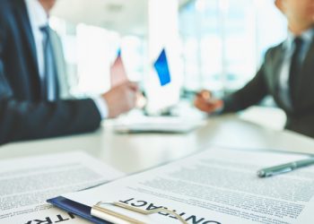 Hình thức hợp đồng dịch vụ được quy định thế nào?