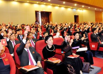 Khai trừ Đảng có bị thôi việc không?