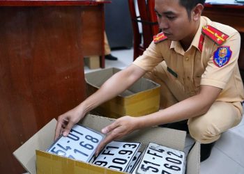 Mua bán biển số xe có đúng với quy định pháp luật không