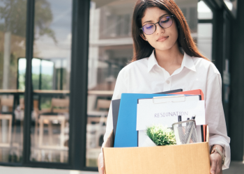 Nghỉ việc và thôi việc khác nhau như thế nào?