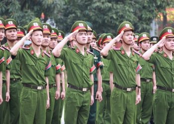 Theo quy định công an xã có được sử dụng súng không?