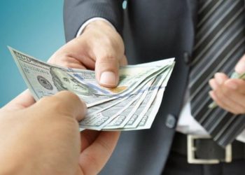 Vay tín chấp bị khởi kiện