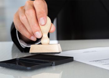 Người có thẩm quyền sử dụng con dấu