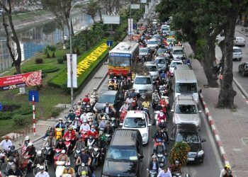 Xe con có được đi vào làn xe tải không?