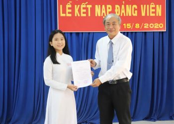 Ai là người đi xác minh lý lịch Đảng?