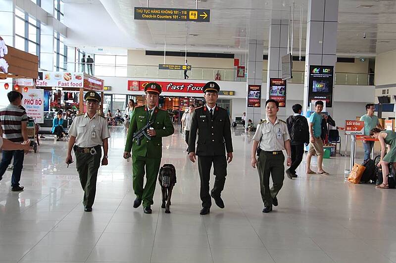 An ninh sân bay có phải công an không?