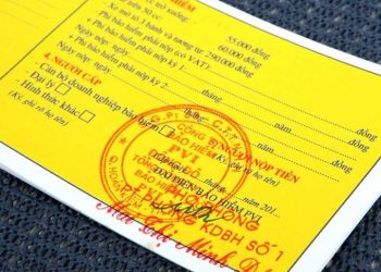Bảo hiểm xe máy đứng tên ai?