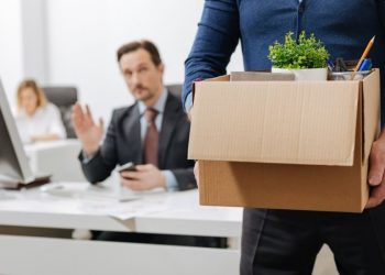 Bị kỷ luật buộc thôi việc có được hưởng bảo hiểm không?