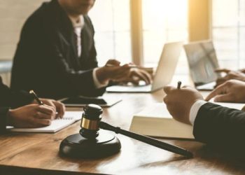 Đặc điểm giải quyết tranh chấp thương mại bằng tòa án