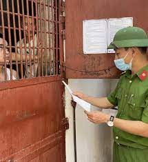 Đang bị tạm giam có bị chấm dứt hợp đồng lao động hay không?