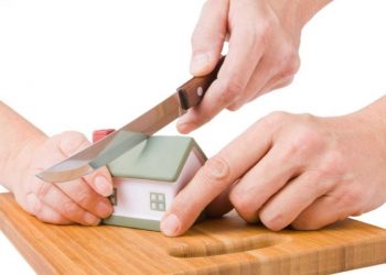 Đất bố mẹ cho khi ly hôn chia thế nào theo quy định năm 2022