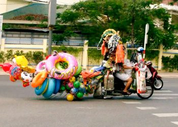 Năm 2022 khi xe máy chở hàng cồng kềnh bị xử lý như thế nào?