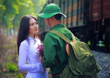 Ông nội theo Ngụy có lấy chồng sĩ quan được không?
