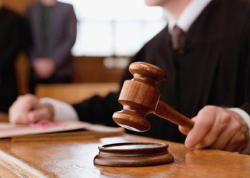 Phân biệt người làm chứng và người chứng kiến