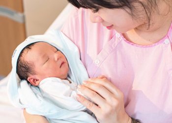 Thủ tục hưởng bảo hiểm y tế khi sinh con như thế nào?