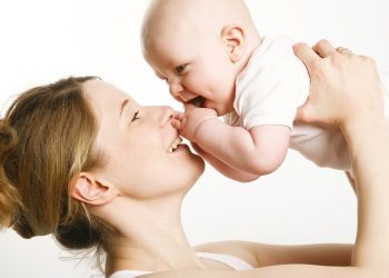 Thủ tục nhận con nuôi khi bố mẹ đẻ đã ly hôn thế nào?