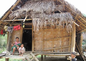 Hộ nghèo được hỗ trợ bao nhiêu tiền một tháng?