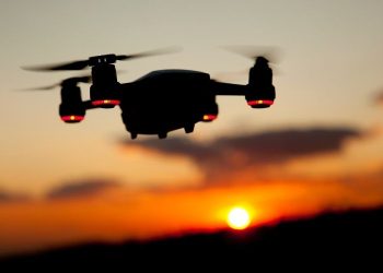 Bay flycam trong vùng cấm bay