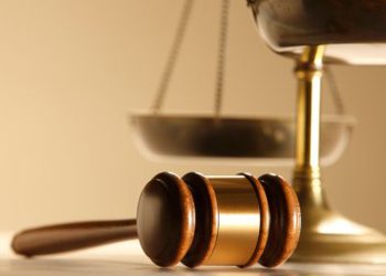 Các tội xâm phạm nhân phẩm danh dự của con người là gì?