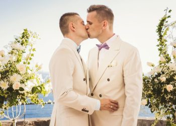 Có nên hợp pháp hóa hôn nhân đồng giới tại Việt Nam hay không?