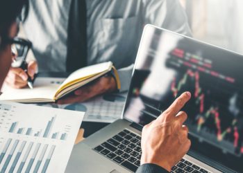 Cổ phiếu niêm yết là gì? Ưu điểm của việc niêm yết cổ phiếu
