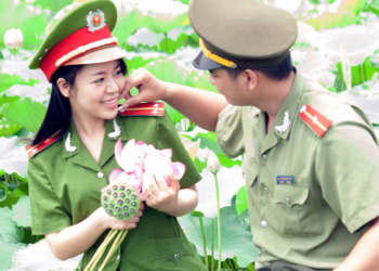 Công an có được lấy vợ đã ly hôn không?