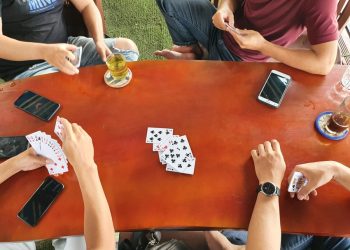 Đánh bạc tại nơi làm việc