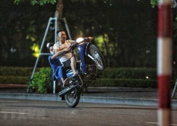 Đua xe trái phép là vi phạm gì?