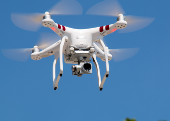 Flycam có được phép bay gần khu vực quân sự không?