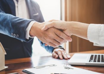 Khởi kiện đòi giấy chứng nhận quyền sử dụng đất như thế nào