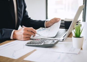Không có hộ khẩu có được đứng tên sổ đỏ