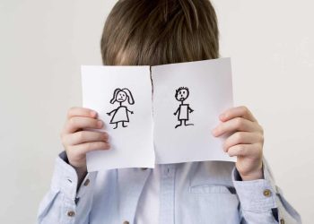 Ly hôn con dưới 4 tuổi ở với ai