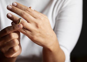 Ly hôn với người đang chấp hành hình phạt tù