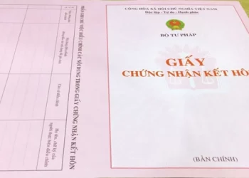 Phải làm sao khi sai ngày sinh trên giấy đăng ký kết hôn?