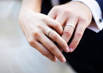 Theo quy định thì lấy vợ theo đạo có được vào Đảng không?