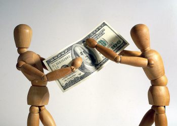 Thu phí bảo kê có vi phạm pháp luật quy định 2022